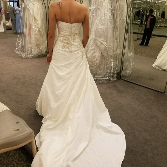 Wedding dress - Picture 4 of 4